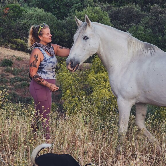 Meet your Posher, Allie - Picture 2 of 8